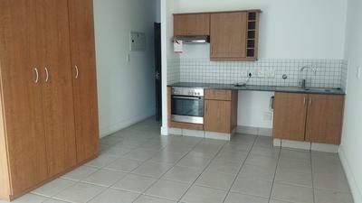 Apartment / Flat For Rent in Marshalltown, Johannesburg